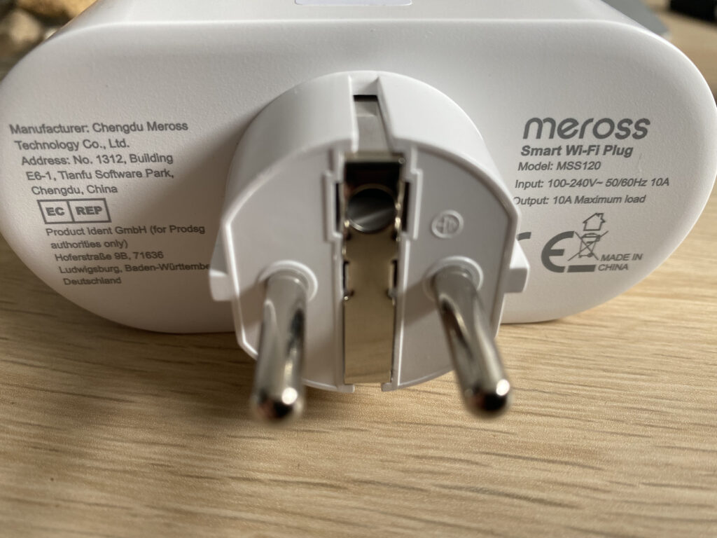 Meross imagine une prise connectée associée à un thermostat